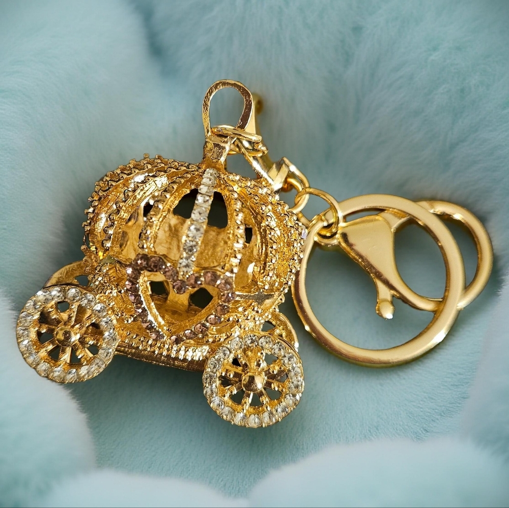 Carriage Rhinestone Keychain - Picture 4 of 4
